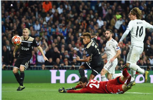 切或持球突 切或持球突