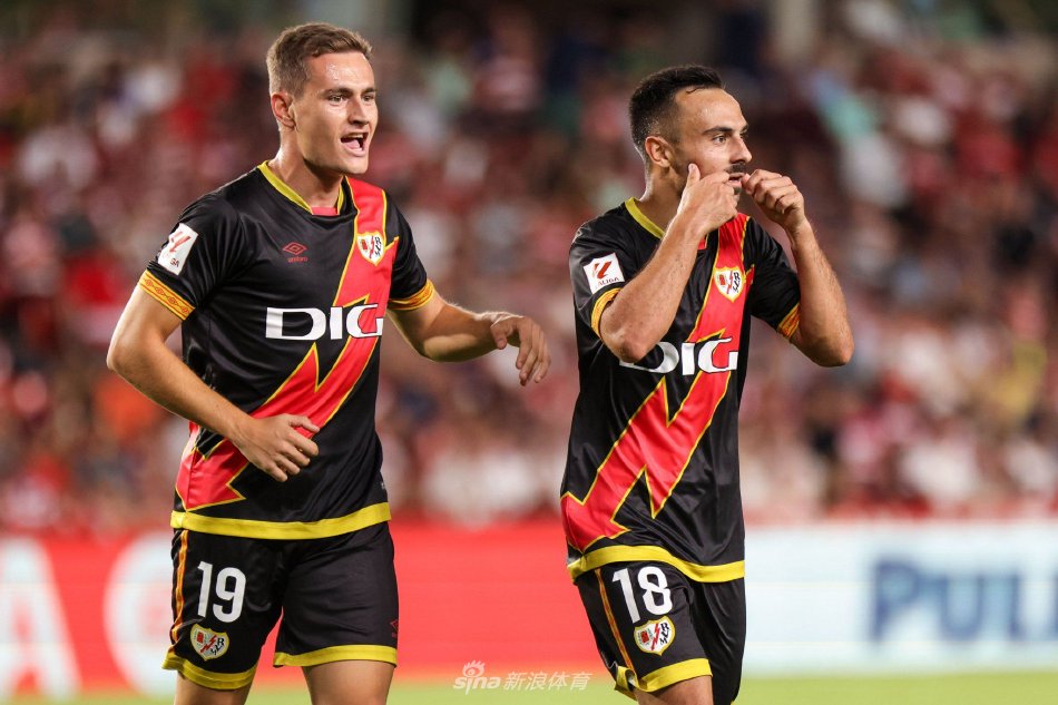 他用面部扫 他用面部扫